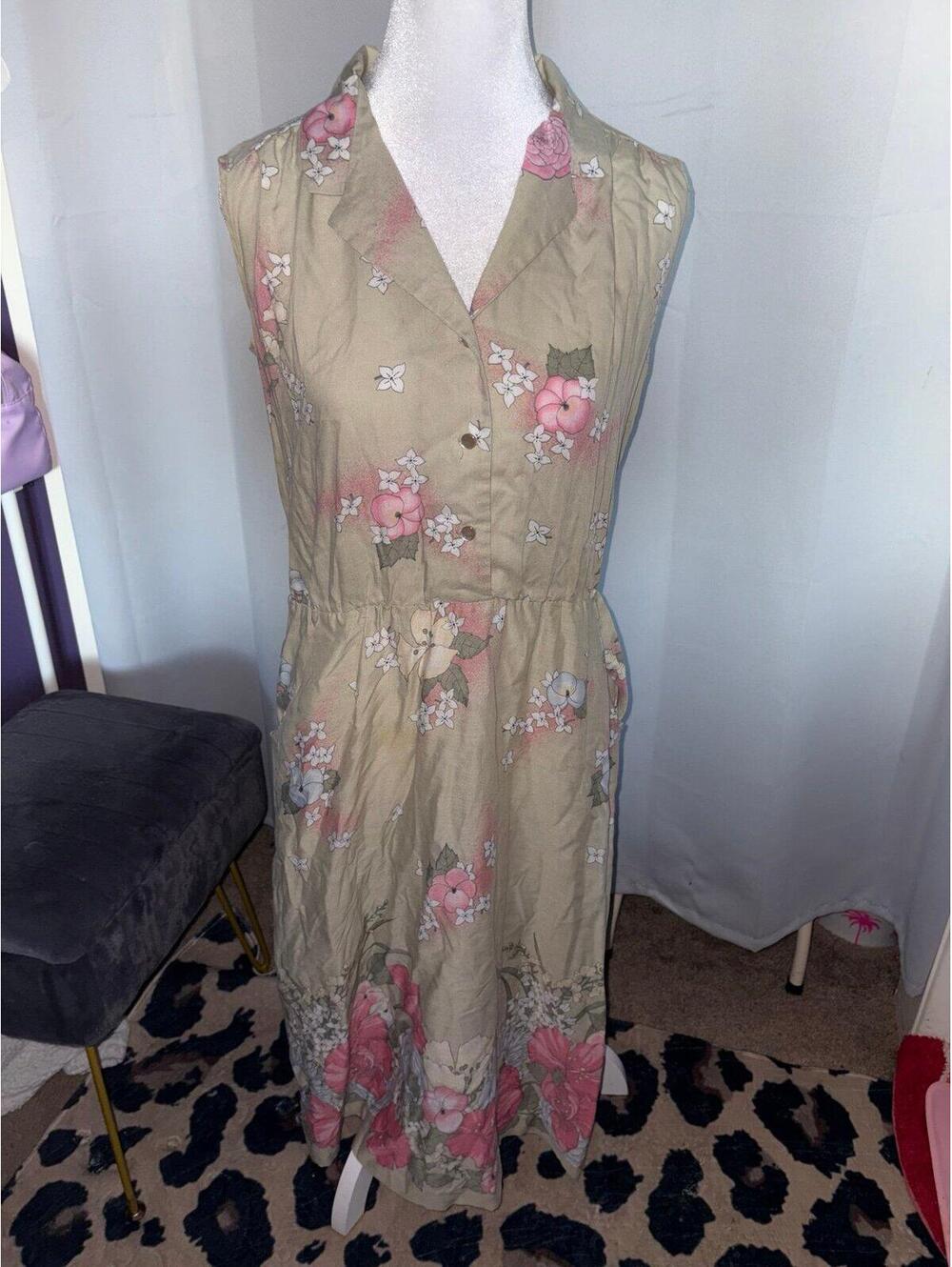 Vintage dress with pockets